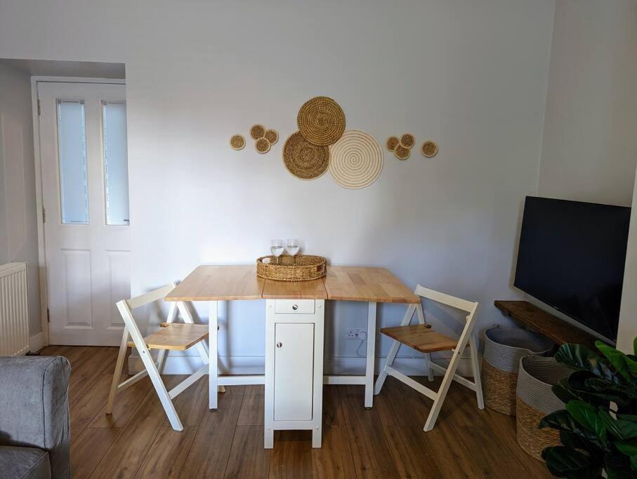 Parkview Cottage - Lovely Home With Cosy Fireplace คาร์นูสตี ภายนอก รูปภาพ