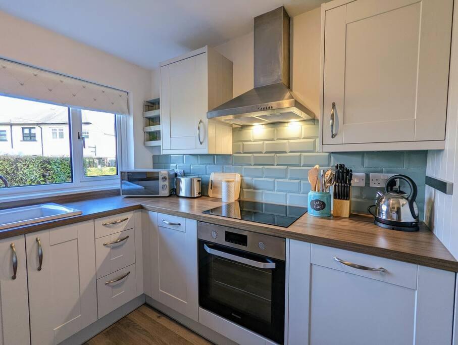 Parkview Cottage - Lovely Home With Cosy Fireplace คาร์นูสตี ภายนอก รูปภาพ